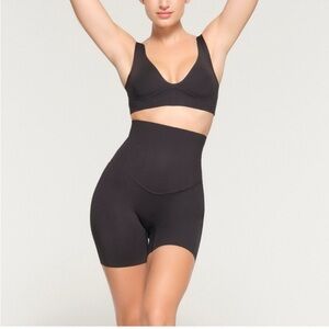SKIMS‎ Bonded Corset Group Shorts NWT Size S Onyx Black Shapewear Slimming